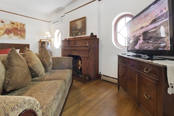 Grand Room, 1 King Bed