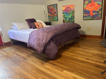 Design Room, 1 Queen Bed