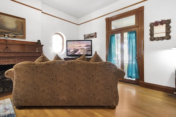 Grand Room, 1 King Bed