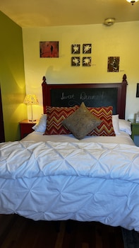 Comfort Room, 1 Queen Bed