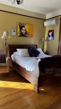City Room, 1 Queen Bed