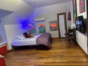 Design Room, 1 Queen Bed