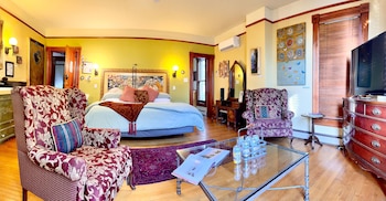 Design Room, 1 King Bed