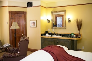 Design Room, 1 King Bed