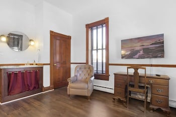 Standard Room, 1 Queen Bed