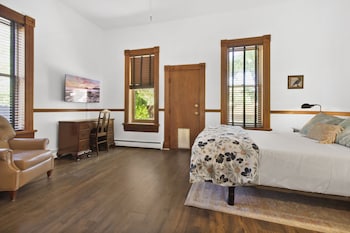 Standard Room, 1 Queen Bed