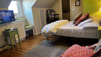 Comfort Room, 1 Queen Bed
