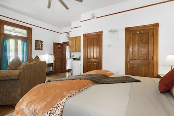 Grand Room, 1 King Bed