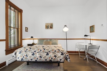 Standard Room, 1 Queen Bed