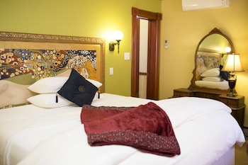Design Room, 1 King Bed