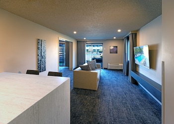 Poolside Suite