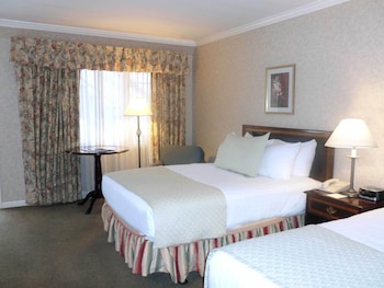 Club Double Room, 2 Double Beds (Sports Wing)