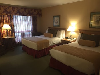 Club Double Room, 2 Double Beds (Sports Wing)