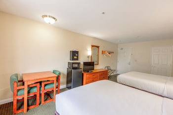 Room, 2 Queen Beds, Smoking