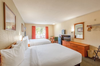 Room, 2 Queen Beds, Smoking