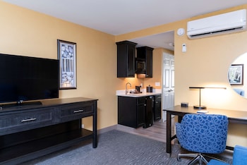 Suite, 2 Queen Beds, Non Smoking