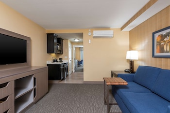 Suite, 1 King Bed, Non Smoking