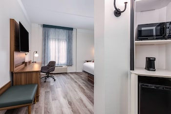 Room, 1 King Bed, Non Smoking