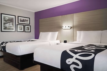 Room, 2 Queen Beds, Non Smoking