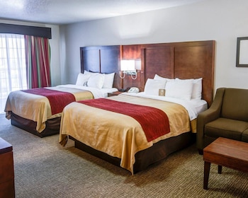 Standard Room, Non Smoking (2 Queen beds with 1 person Sofa bed)