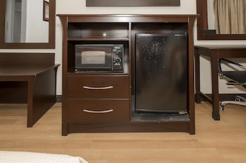 Deluxe Room, 1 King Bed, Accessible, Smoking