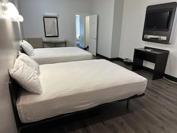 Standard Room, 2 Queen Beds, Mobility Accessible, Non Smoking