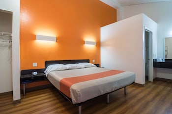 Standard Room, 1 King Bed, Mobility Accessible, Non Smoking
