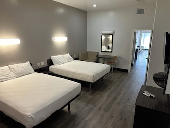 Standard Room, 2 Queen Beds, Mobility Accessible, Non Smoking