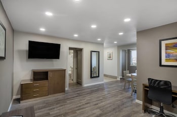 Suite, 1 Bedroom, Non Smoking (1 Queen Bed)