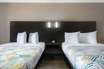 Deluxe Room, 2 Queen Beds, Non Smoking, Refrigerator & Microwave