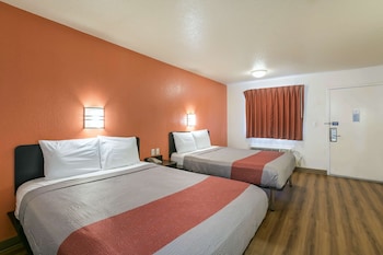 Deluxe Room, 1 Queen Bed, Non Smoking, Kitchenette
