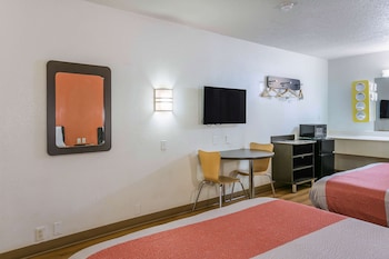 Deluxe Room, 1 Queen Bed, Non Smoking, Kitchenette