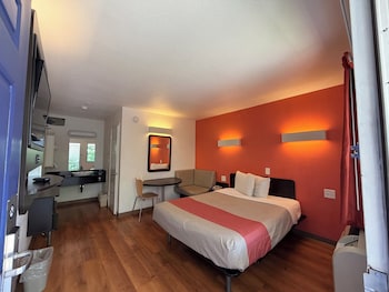 Room, 1 Queen Bed, Non Smoking