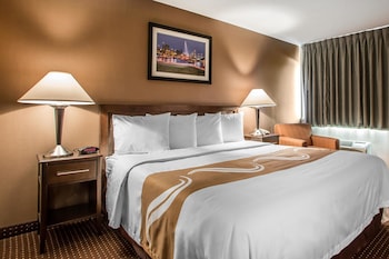 Suite, 1 King Bed with Sofa bed, Non Smoking