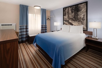 Room, 1 Queen Bed, Non Smoking, Ground Floor (First Floor)