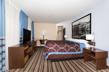 Room, 1 Queen Bed, Non Smoking, Ground Floor (First Floor)