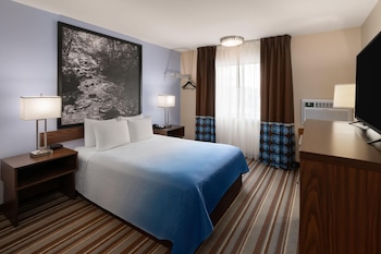 Room, 1 Queen Bed, Accessible, Non Smoking (First Floor)
