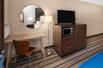 Room, 1 Queen Bed, Accessible, Non Smoking (First Floor)