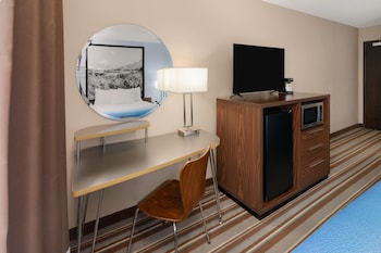Room, 2 Queen Beds, Non Smoking, Ground Floor (First Floor)