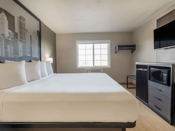 Standard Room, 1 King Bed