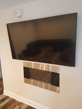 Room, 1 King Bed, Non Smoking (One-Bedroom, Efficiency)