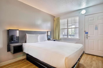 Standard Room, 1 Queen Bed, Non Smoking