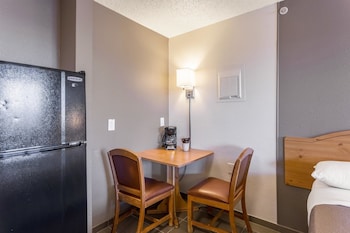 Standard Room, 1 Queen Bed, Smoking, Refrigerator & Microwave