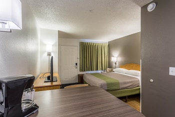 Standard Room, 1 Queen Bed, Non Smoking