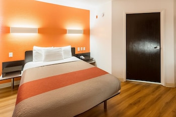 Standard Room, 1 Queen Bed, Non Smoking