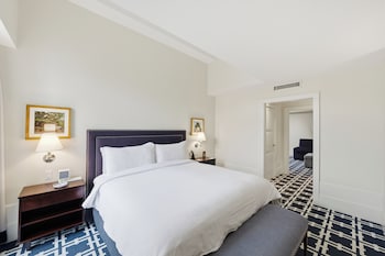 Deluxe Suite, 1 King Bed