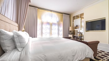 Deluxe Room, 1 King Bed