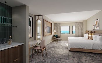 Suite (Club Lounge Access)
