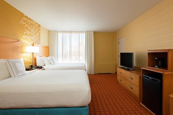 Room, 2 Queen Beds, Hearing Accessible (Roll-in Shower & Accessible Bathtub)
