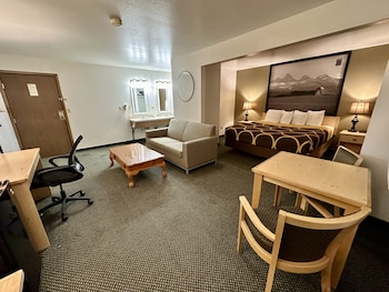 Suite, 1 King Bed, Non Smoking